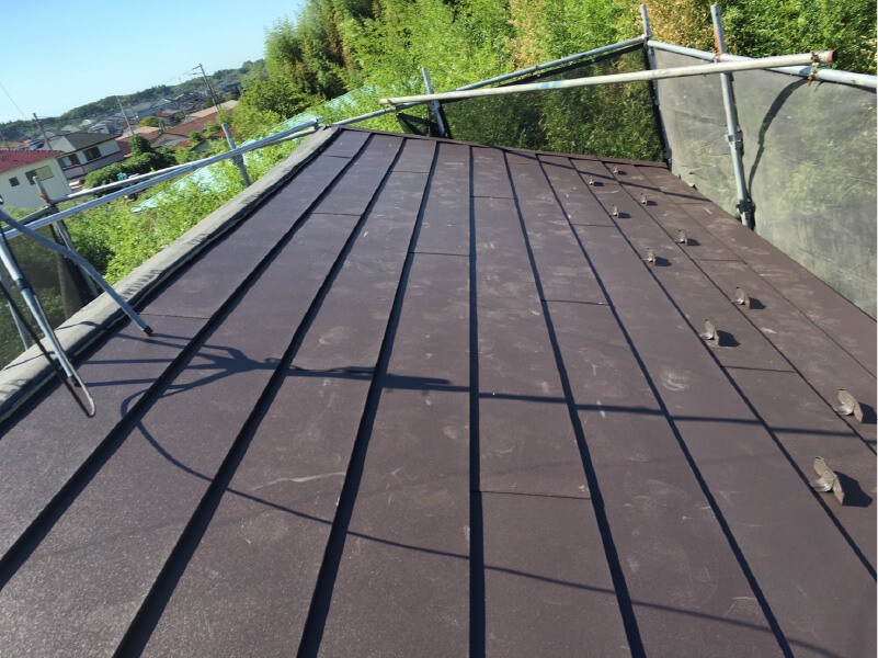 茂原市の屋根葺き替え工事のガルバリウム鋼板