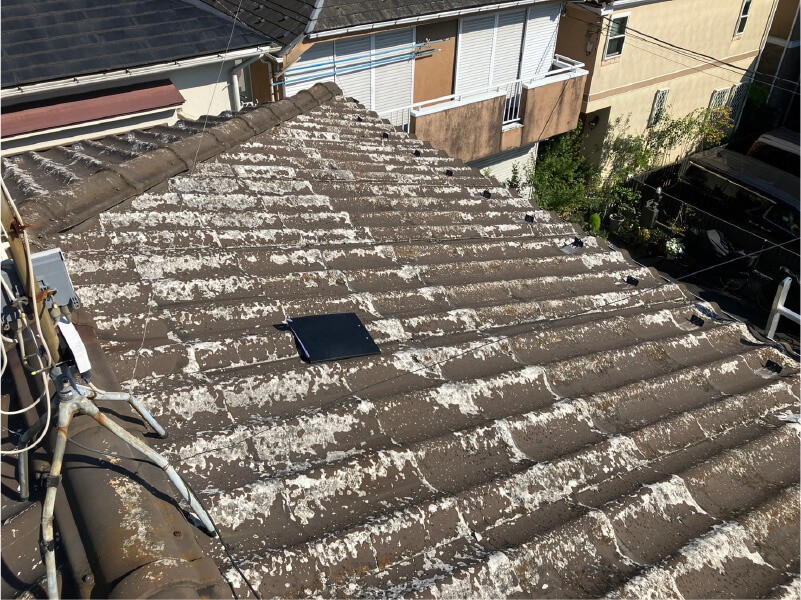大田区の屋根葺き替え工事の施工前の様子
