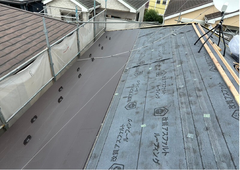 松戸市の屋根リフォームのガルバリウム鋼板の施工