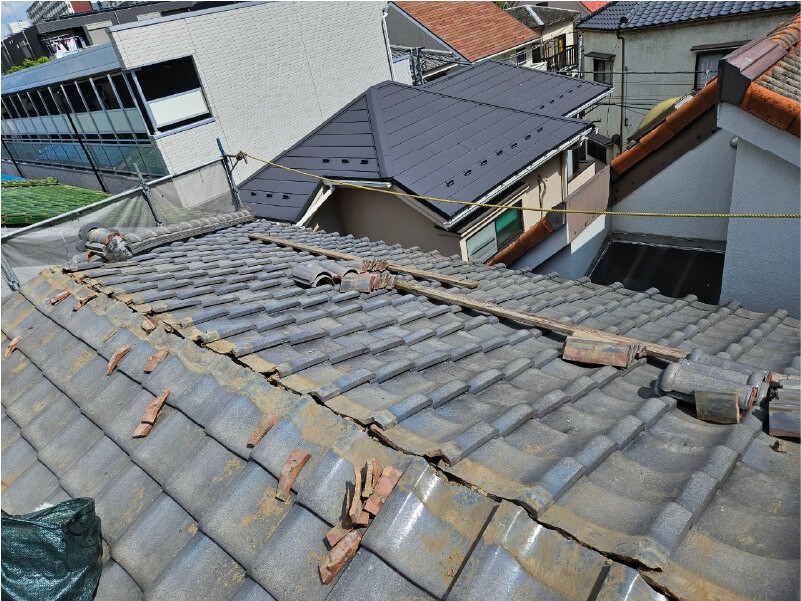 足立区の屋根リフォームの施工中の様子