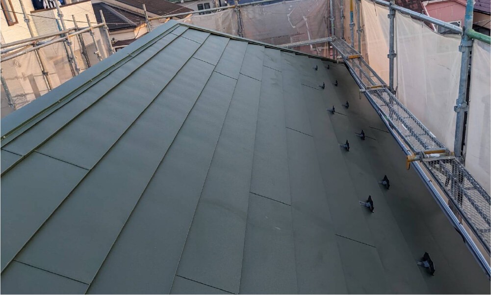川崎市の屋根カバー工法の施工事例