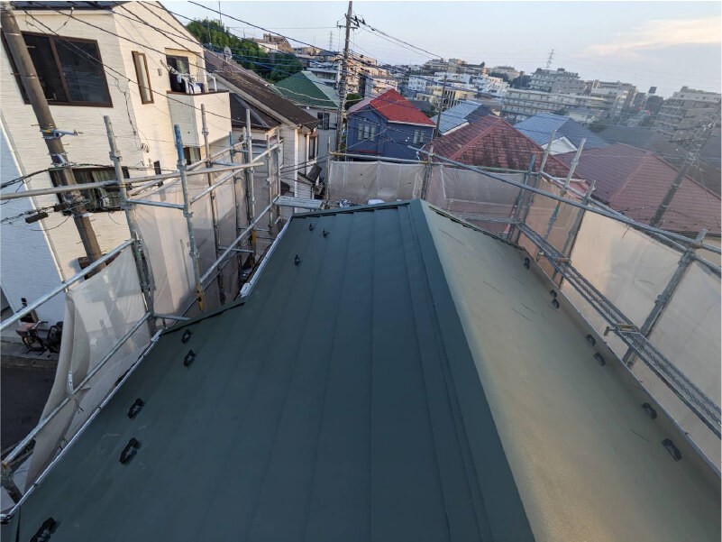 川崎市の屋根カバー工法の施工後の様子