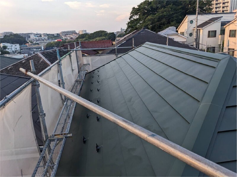 川崎市の屋根カバー工法の施工後の様子