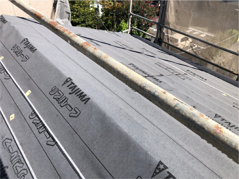 江東区の屋根リフォームの防水シートの設置