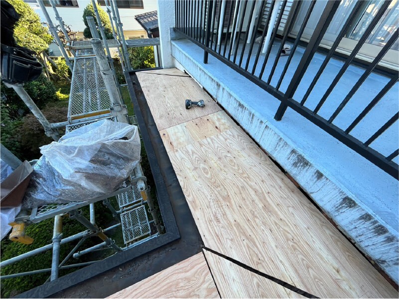 大田区の屋根の葺き替え工事の野地板の設置
