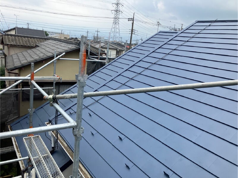 狭山市の屋根リフォームのガルバリウム鋼板の設置