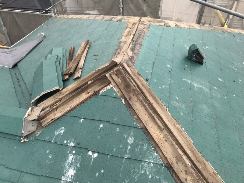 久喜市の屋根リフォームの棟板金の撤去