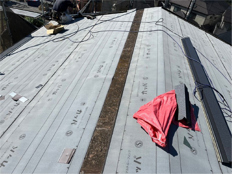 横浜市の屋根リフォームの防水シートの設置