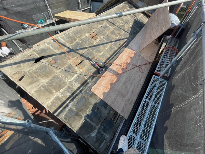 大田区の屋根リフォームの既存の屋根材の撤去