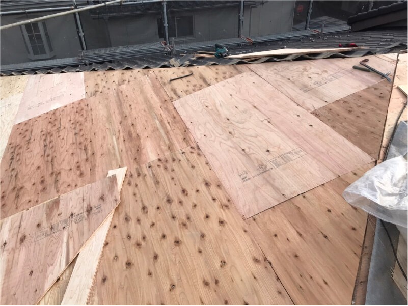 北本市の屋根葺き替え工事の野地板の設置