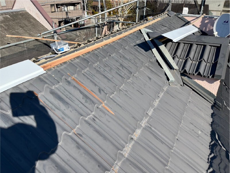 日野市の屋根塗装の棟板金の交換