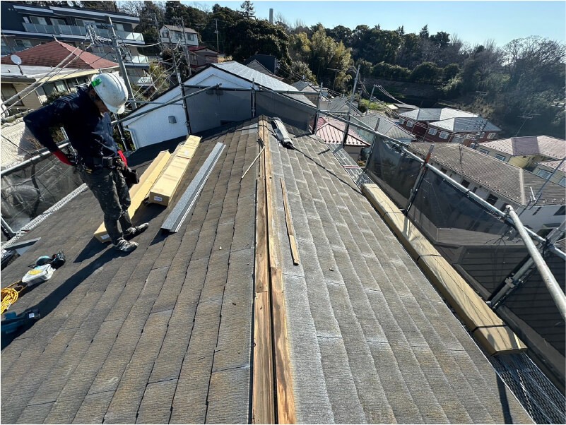 横浜市の屋根リフォームの棟板金の撤去